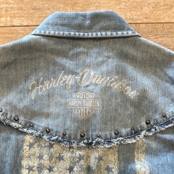 Harley Davidson Denim Women’s sleeveless shirt / vest in Excellent Condition - Picture 6 of 8